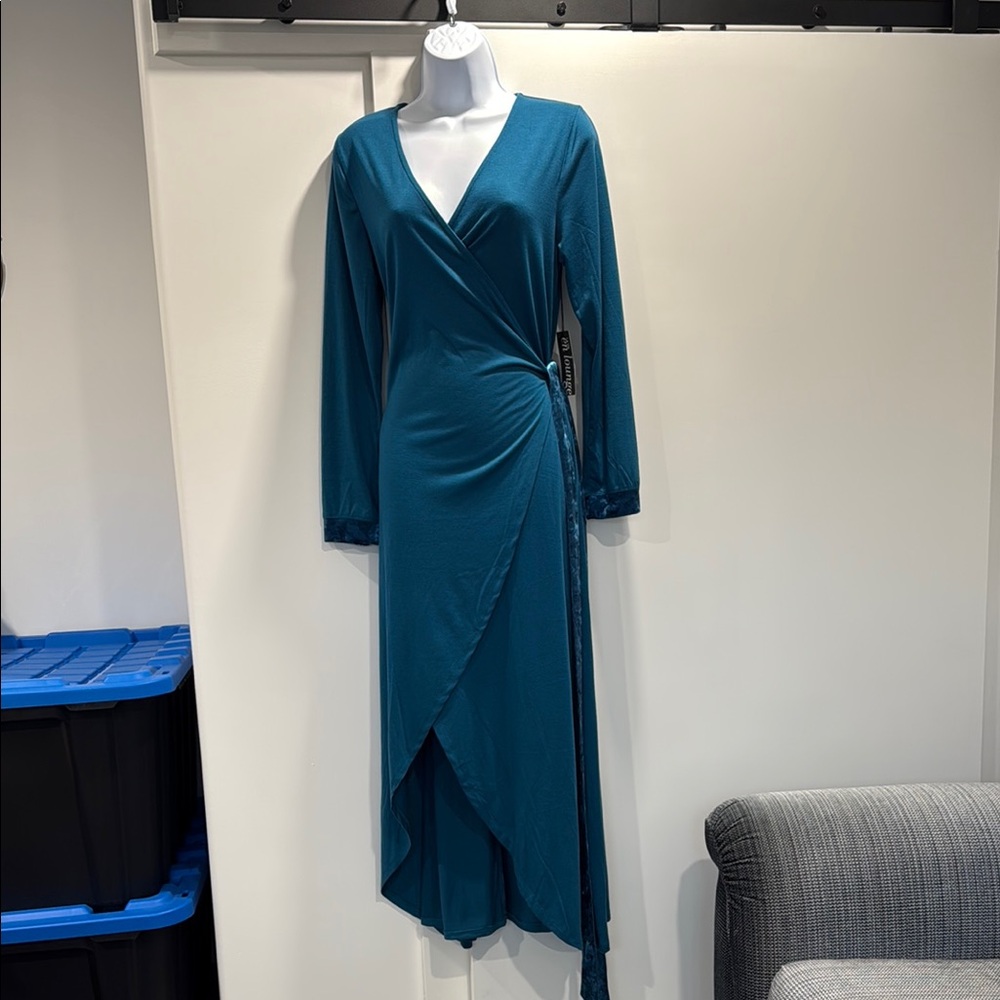 Elegant La Vie En Rose Teal Wrap Robe / Lounge Coat